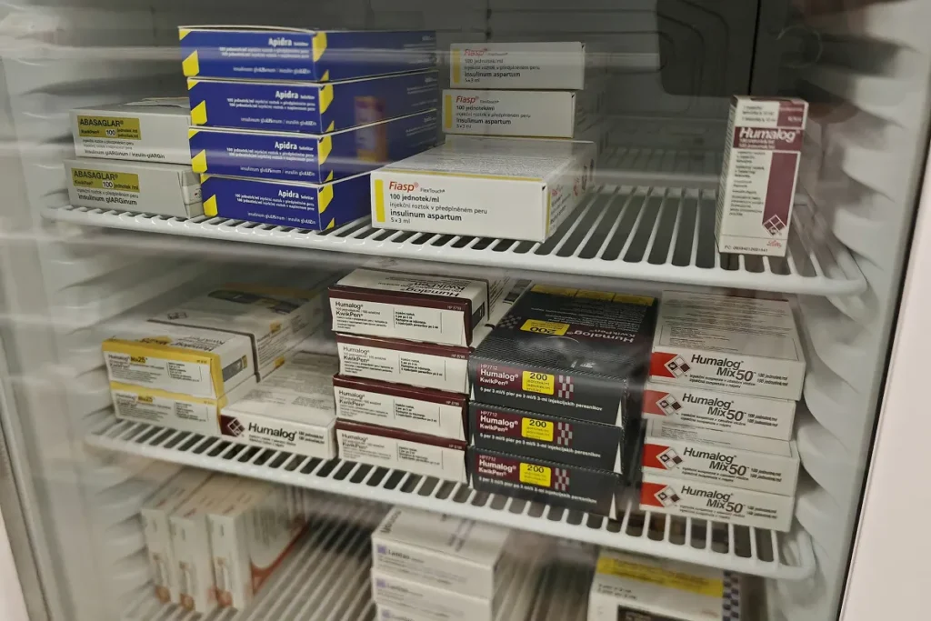 รับฝากยา (Pharmaceutical Storage)